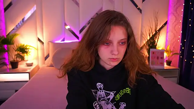 Snapshot of CuteeFoxy chatting on February 27, 2:17 pm CuteeFoxy online show from February 27, 2:17 pm