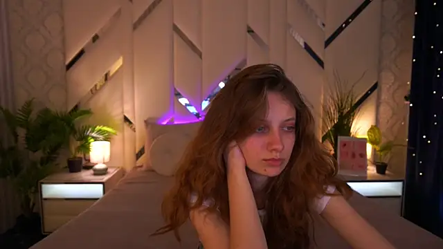 Snapshot of CuteeFoxy chatting on February 10, 3:11 pm CuteeFoxy online show from February 10, 3:11 pm