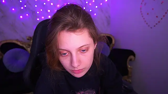 Snapshot of CuteeFoxy chatting on March 3, 1:29 pm CuteeFoxy online show from March 3, 1:29 pm