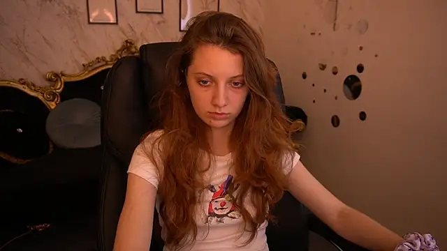 Snapshot of CuteeFoxy chatting on June 9, 1:01 pm CuteeFoxy online show from June 9, 1:01 pm