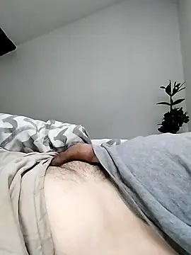 nicolaspgarnier online show from November 18, 3:37 pm