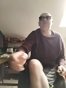 nicolaspgarnier online show from March 11, 8:30 am