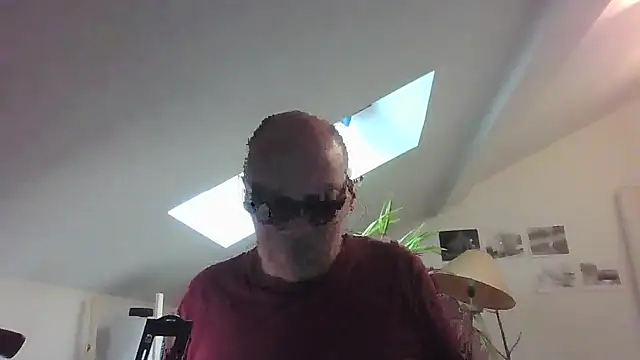 nicolaspgarnier online show from May 13, 3:08 pm