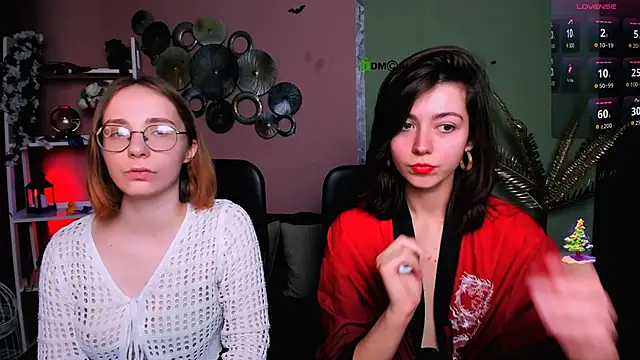 Snapshot of evalora_vei chatting on December 3, 5:01 pm evalora vei online show from December 3, 5:01 pm