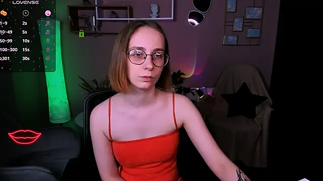 Snapshot of evalora_vei chatting on October 25, 12:17 pm evalora vei online show from October 25, 12:17 pm