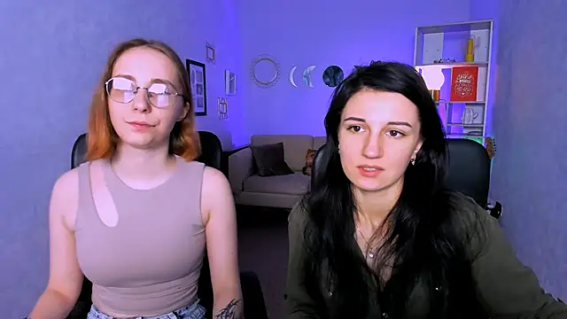 Snapshot of evalora_vei chatting on November 21, 1:21 pm evalora vei online show from November 21, 1:21 pm