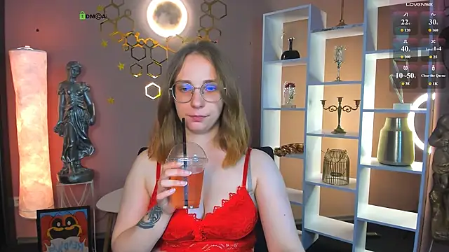 Snapshot of evalora_vei chatting on June 11, 1:05 am evalora vei online show from June 11, 1:05 am