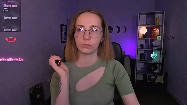 Snapshot of evalora_vei chatting on December 14, 10:10 am evalora vei online show from December 14, 10:10 am