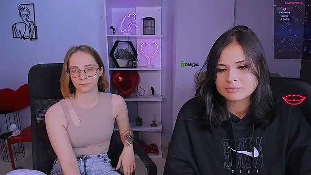 Snapshot of evalora_vei chatting on November 13, 8:24 pm evalora vei online show from November 13, 8:24 pm