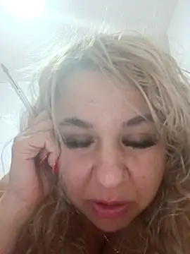 Snapshot of BelleInna chatting on October 31, 11:22 pm BelleInna online show from October 31, 11:22 pm