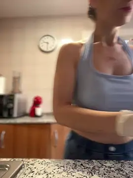 AlanaRius18 online show from April 7, 7:32 am