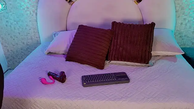 Snapshot of emmy_rose25 chatting on February 20, 11:45 am emmy rose25 online show from February 20, 11:45 am