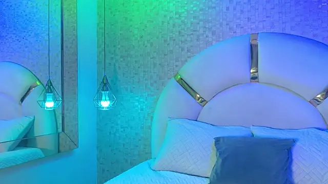 Snapshot of emmy_rose25 chatting on December 16, 11:47 am emmy rose25 online show from December 16, 11:47 am