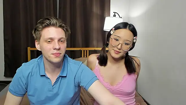 Snapshot of Blossomandbee chatting on March 22, 7:48 pm Blossomandbee online show from March 22, 7:48 pm