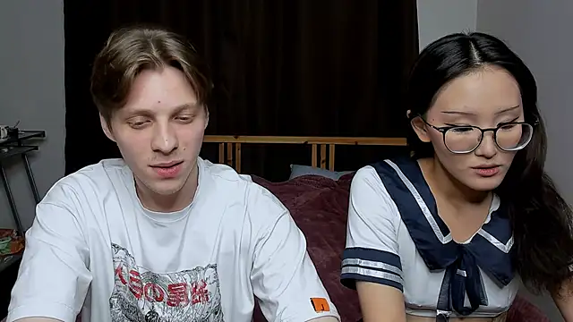 Snapshot of Blossomandbee chatting on October 20, 1:07 am Blossomandbee online show from October 20, 1:07 am