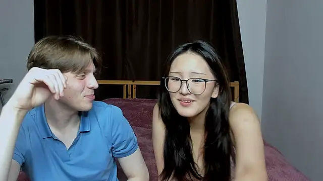 Snapshot of Blossomandbee chatting on October 25, 11:27 pm Blossomandbee online show from October 25, 11:27 pm