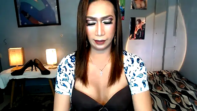 littleredbunny27 online show from April 3, 9:54 pm