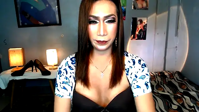 littleredbunny27 online show from March 14, 6:25 pm