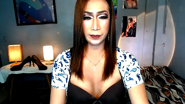 littleredbunny27 online show from March 15, 6:31 am