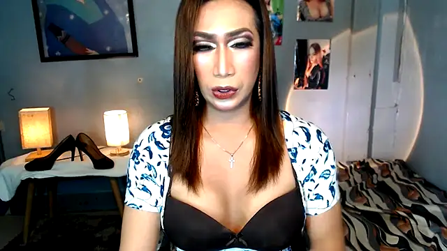 littleredbunny27 online show from May 31, 8:09 pm
