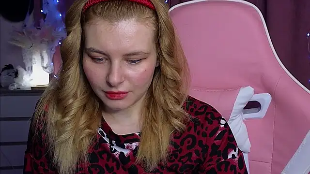 Snapshot of newday-off chatting on October 31, 6:10 am newday-off online show from October 31, 6:10 am