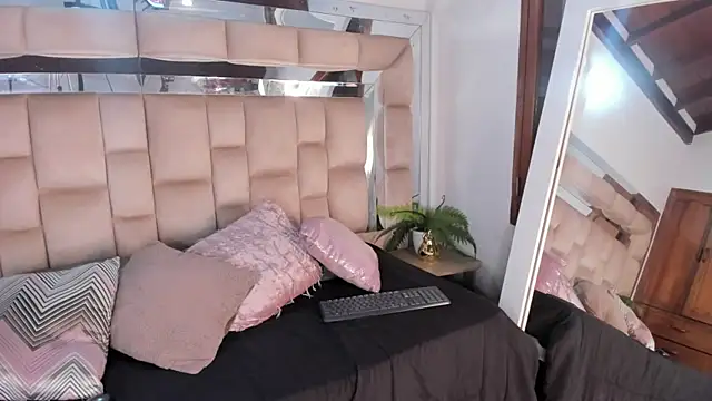 Hanna Garciia online show from October 29, 8:30 pm