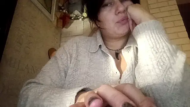 Snapshot of GwendolynFoster chatting on October 22, 3:22 pm GwendolynFoster online show from October 22, 3:22 pm