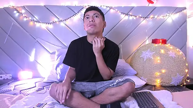 little kris1 online show from November 28, 12:27 pm