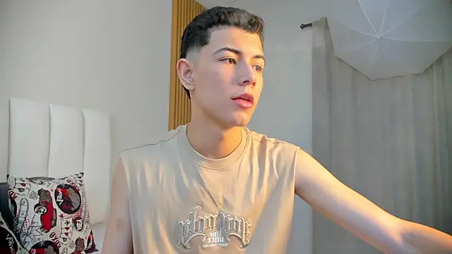 Snapshot of FireGuy_99 chatting on November 30, 1:34 pm FireGuy 99 online show from November 30, 1:34 pm