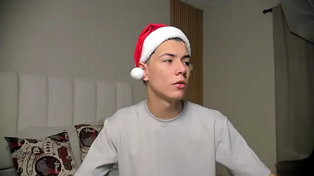 Snapshot of FireGuy_99 chatting on December 18, 12:42 pm FireGuy 99 online show from December 18, 12:42 pm