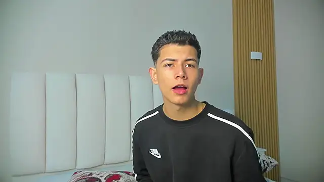 Snapshot of FireGuy_99 chatting on October 27, 1:12 pm FireGuy 99 online show from October 27, 1:12 pm