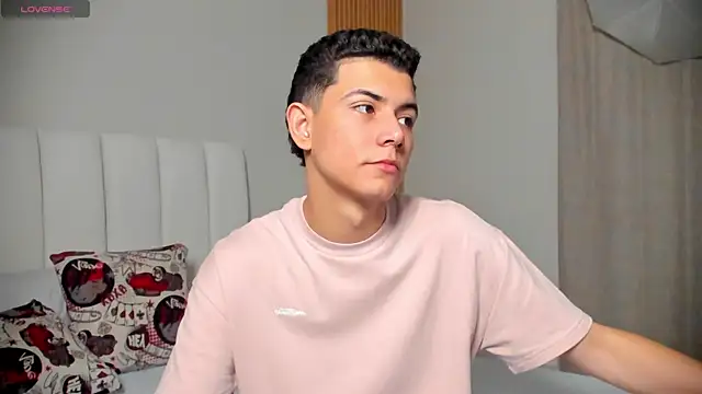 Snapshot of FireGuy_99 chatting on January 9, 1:18 pm FireGuy 99 online show from January 9, 1:18 pm