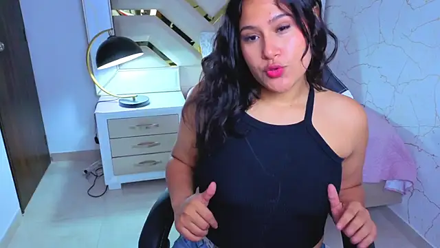 luna jonezz online show from November 28, 11:10 am