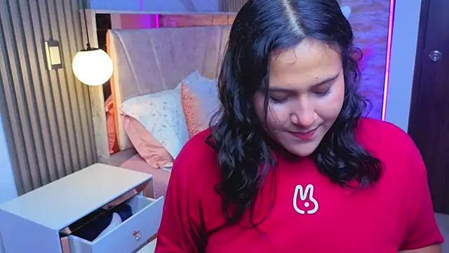 luna jonezz online show from October 26, 9:20 am