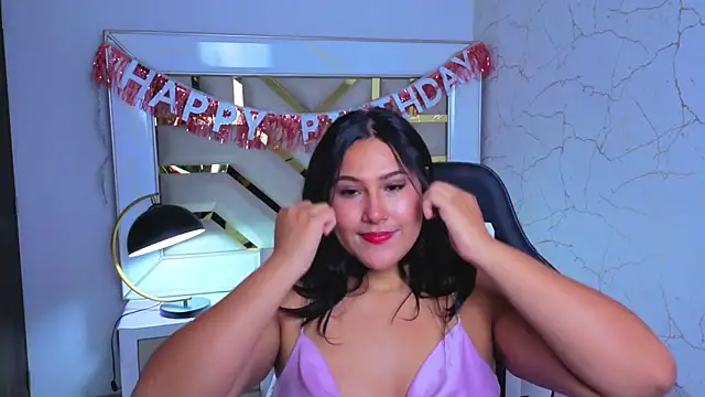 luna jonezz online show from November 29, 9:20 am