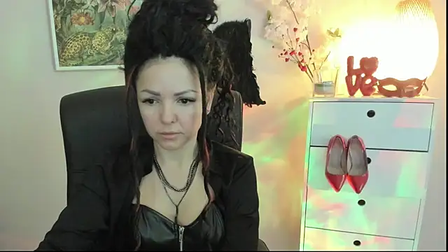 Snapshot of Mollybloom40 chatting on February 5, 7:59 am Mollybloom40 online show from February 5, 7:59 am