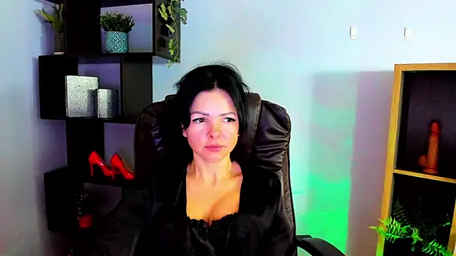 Snapshot of Mollybloom40 chatting on December 18, 8:52 am Mollybloom40 online show from December 18, 8:52 am