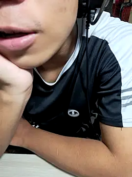 kave2033 online show from October 14, 2:39 pm