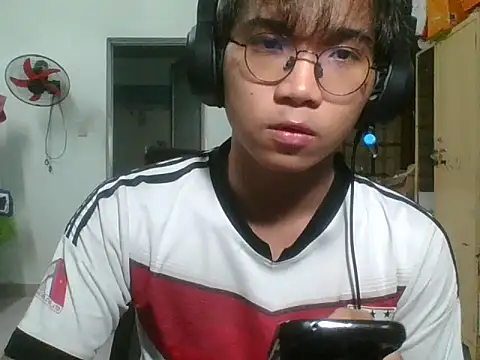 kave2033 online show from November 3, 3:15 pm