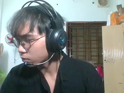 kave2033 online show from November 9, 3:05 pm