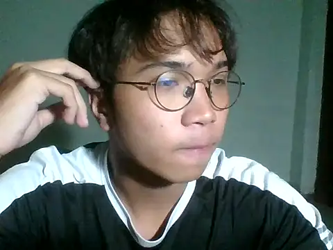 kave2033 online show from October 28, 4:06 pm