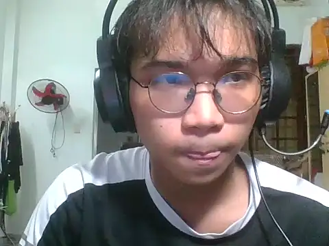 kave2033 online show from November 8, 4:32 pm