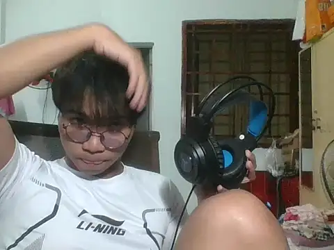 kave2033 online show from November 4, 2:21 pm