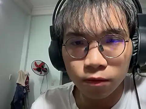 kave2033 online show from November 27, 3:01 pm