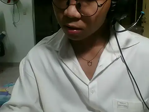 kave2033 online show from October 21, 3:22 pm