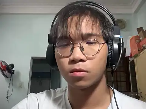 kave2033 online show from December 4, 3:22 pm