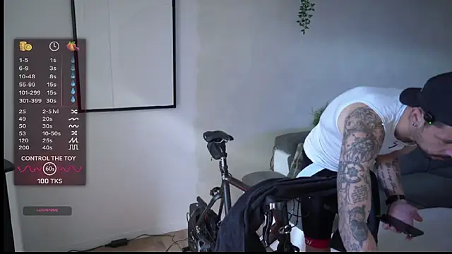 monsieurguitsxxx online show from February 27, 12:38 pm