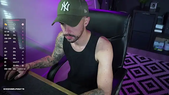 Snapshot of monsieurguitsxxx chatting on December 5, 1:21 pm monsieurguitsxxx online show from December 5, 1:21 pm