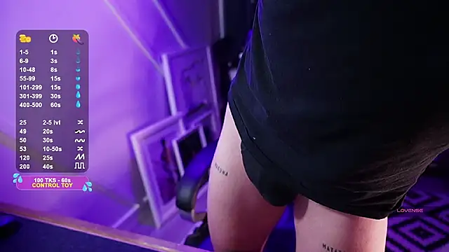 monsieurguitsxxx online show from December 23, 3:39 am