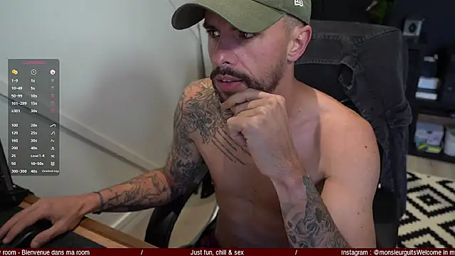 Snapshot of monsieurguitsxxx chatting on October 24, 8:02 am monsieurguitsxxx online show from October 24, 8:02 am